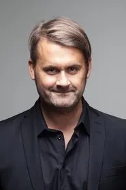 Foto de Thomas Seltzer como Host