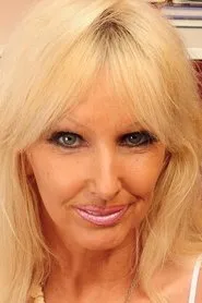 Tia Gunn en Animal Instincts 3