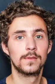 Foto de Tiago Sarmento como German Dick