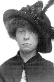 Tina Marshall en The Boy Girl