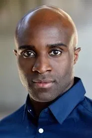 Retrato de Toby Onwumere