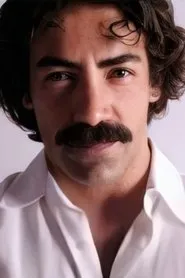 Retrato de Tolga Evren