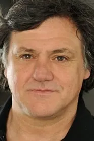 Tony Morelli en Walls