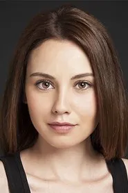 Retrato de Tuğçe Kumral