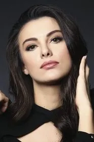 Retrato de Tuvana Türkay