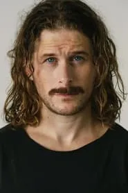 Tyler Rice en Neon Bleed