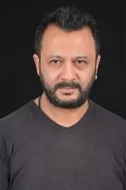 Retrato de Uğur Uludağ