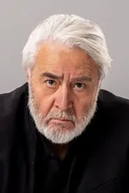 Retrato de Uğur Yücel