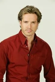 Foto de Víctor Noriega como Michael Johnson
