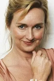 Victoria Longley en Dallas Doll