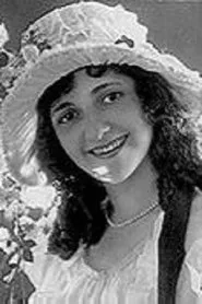 Violet Schram en Riders of the Dawn