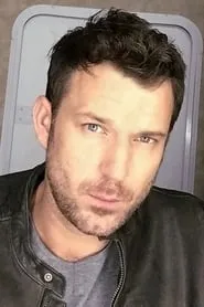 Wil Traval en Antidote