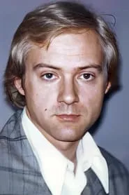 Foto de William Sheller interpretando a Le Père Benoit en La fiancée du poète