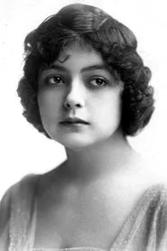 Foto de Winifred Bryson interpretando a Olga Platanova en Truxton King