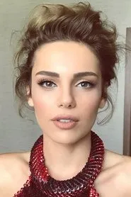 Retrato de Yağmur Tanrısevsin