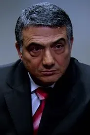 Retrato de Yalçın Güzelce