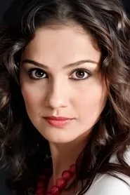 Yeliz Tozan en Çilekli Pasta
