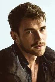 Zane Phillips en She Raised Me