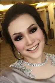 Zizie Izette en Kekasih Awal Dan Akhir