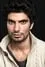 Akin Gazi como Rashid