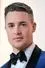 Alexander Dreymon como Luke Ramsey