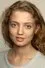 Amelia Clarkson como Kelly Grimes