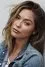 Annabelle Stephenson como Laura Maney