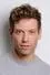 Barrett Foa como Elliott Morgan