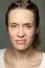 Beth Cordingly como Sara Warrington