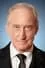 Charles Dance como Tywin Lannister