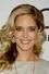 Christina Moore como Tracy Clark