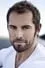 Daniel MacPherson como Hugo Crast