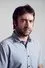 Derek Waters como Phil