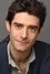 Drew Gehling como Skip Hadley