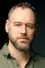 Elliot Cowan como Lewis Pirenne