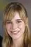 Emily Hirst como 