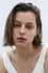Emma Corrin como Esme Winikus