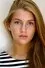 Emmy Clarke como Julie Teeger