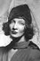 Estelle Winwood como Aunt Hilda