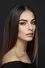 Eva Dedova como Victoria