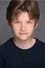 Fflyn Edwards como Young Prince Harry