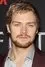Finn Jones como Sir Loras Tyrell