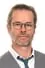 Guy Pearce como Mike Young
