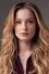 Hannah Dodd como Thea Raphael