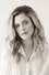 Harriet Dyer como Genevieve