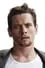 Jack O'Connell como James Cook