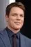 Jake Lacy como Pete Miller