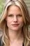 Joelle Carter como Yvonne Newsome