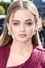 Joey King como Skylar