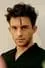 Jonathan Bailey como Olly Stevens